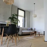 Kamiel -Belle Epoque Apartment With Modern Comfort